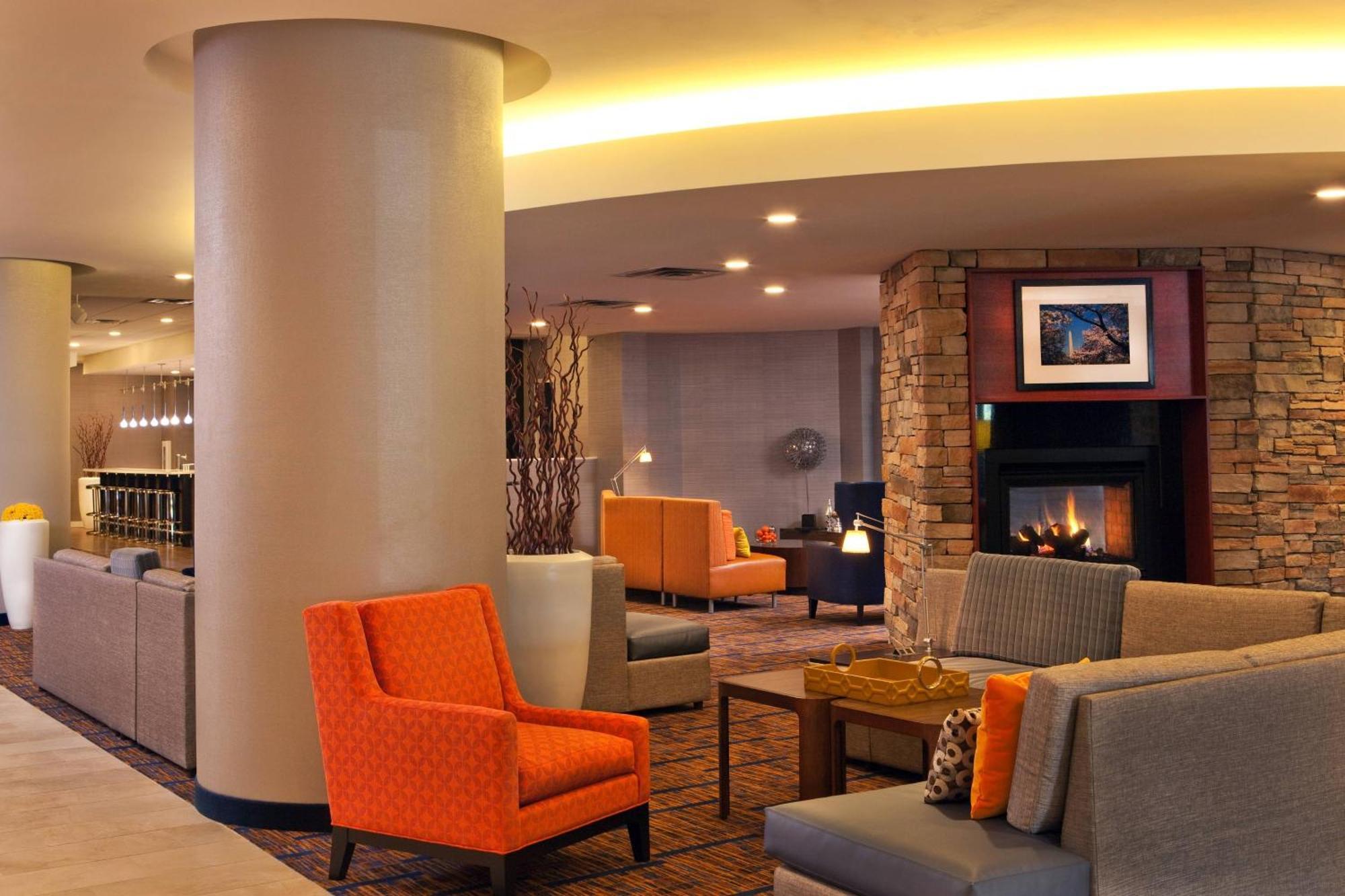 Hotel Courtyard By Marriott Alexandria Pentagon South Exterior foto